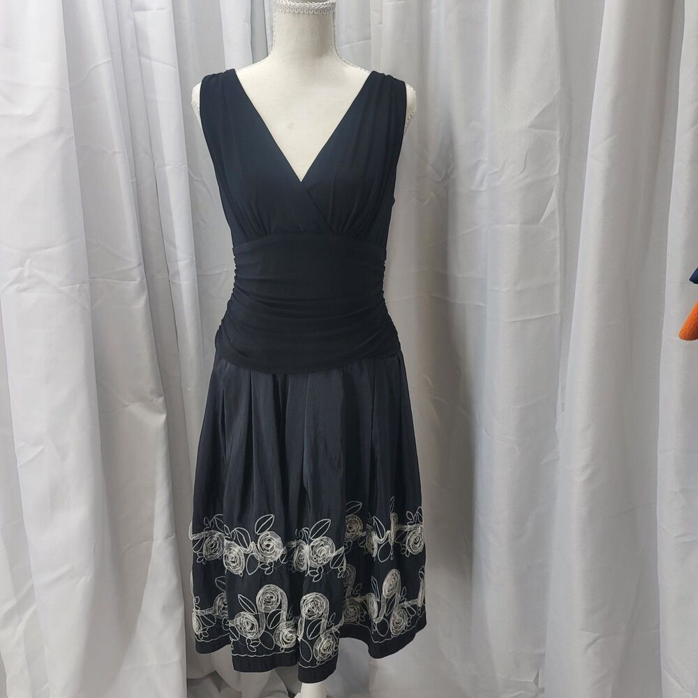 Vintage Y2K Whimsigoth Size 12 Black Embroidered Rosette Midi Dress Crinoline